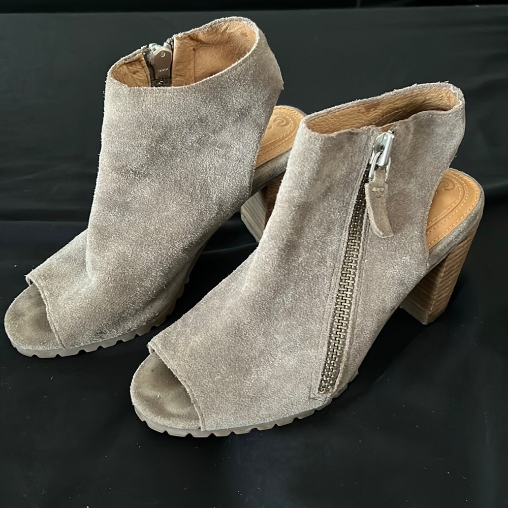 Corso como suede boot bootie taupe size 6 M